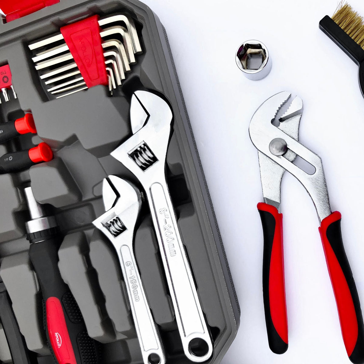 95 Piece Mechanics Tool Set in Metric and SAE for Small Engine